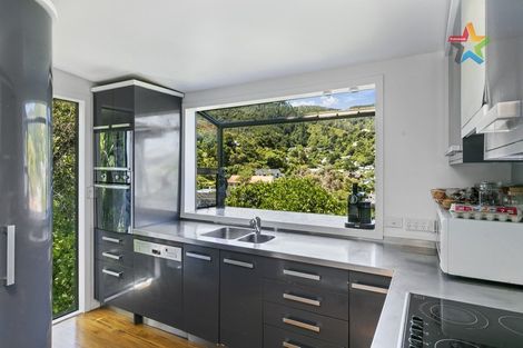 Photo of property in 23 Ferry Road, Days Bay, Lower Hutt, 5013