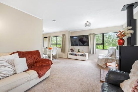 Photo of property in 2/109 Athena Drive, Totara Vale, Auckland, 0629