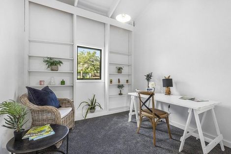 Photo of property in 117 Gloaming Hill, Titahi Bay, Porirua, 5022