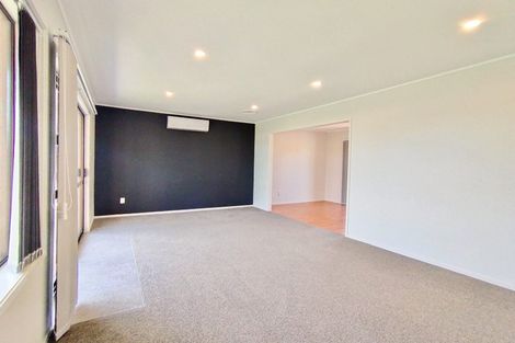 Photo of property in 2/11 Taharoto Road, Takapuna, Auckland, 0622