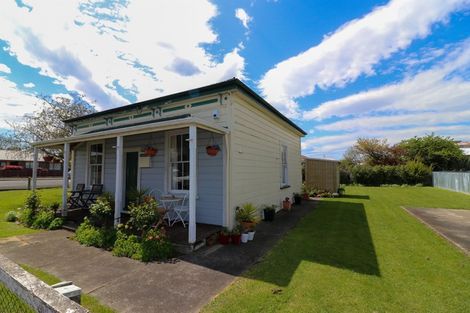 Photo of property in 11 Allardice Street, Dannevirke, 4930