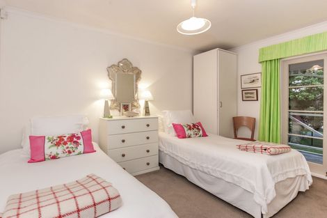 Photo of property in 10 Opanuku Road, Henderson Valley, Auckland, 0612