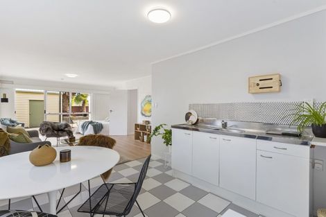 Photo of property in 90 Seabrook Avenue, New Lynn, Auckland, 0600