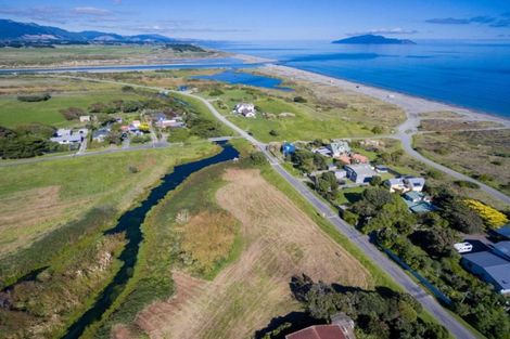 Photo of property in 34 Kapiti Lane, Otaki Beach, Otaki, 5512