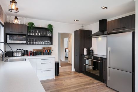 Photo of property in 13 Fairview Place, Te Puke, 3119