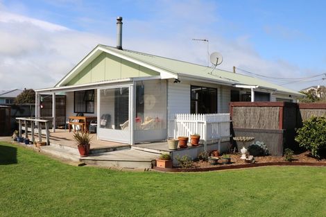Photo of property in 5 Frances Street, Foxton, 4814