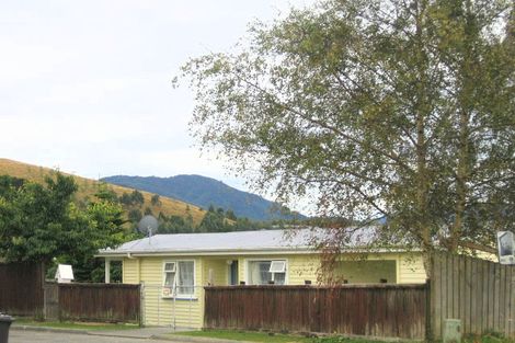 Photo of property in 26 Aniseed Grove, Timberlea, Upper Hutt, 5018