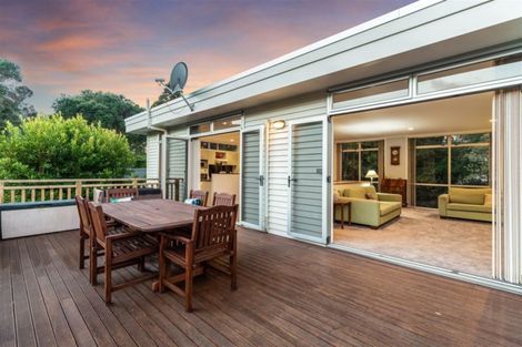 Photo of property in 15 York Road, Titirangi, Auckland, 0604
