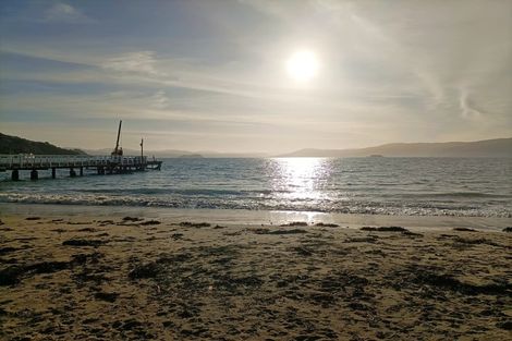 Photo of property in 73 Marine Parade, Seatoun, Wellington, 6022