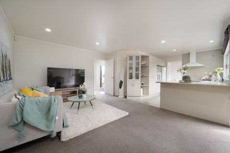 Photo of property in 27 Eiger Place, Northpark, Auckland, 2013
