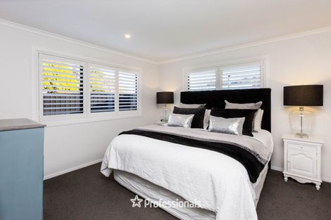 Photo of property in 5 Nikau Lane, Timberlea, Upper Hutt, 5018