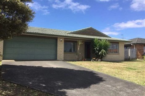 Photo of property in 22 Newbegin Place, Weymouth, Auckland, 2103