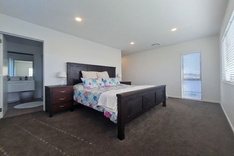 Photo of property in 168 Arran Point Parade, Orewa, 0931