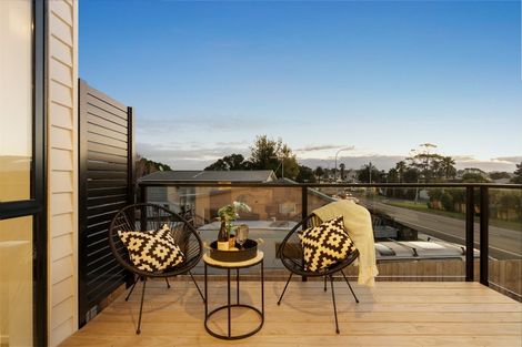 Photo of property in 937c Whangaparaoa Road, Manly, Whangaparaoa, 0930