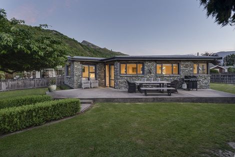 Photo of property in 6 Boundary Street, Arrowtown, 9302