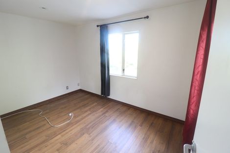 Photo of property in 2/879 East Coast Road, Northcross, Auckland, 0632