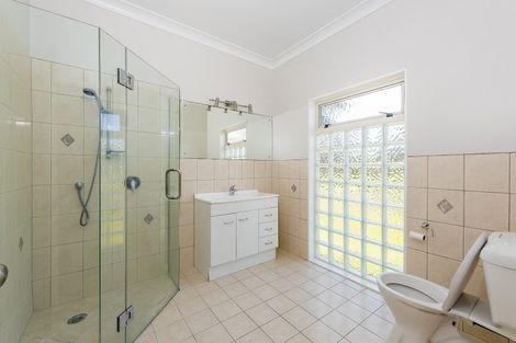 Photo of property in 154 Boord Crescent, Kumeu, 0891