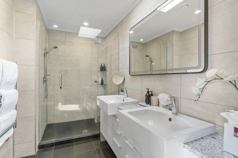 Photo of property in 225 Lake Terrace, Waipahihi, Taupo, 3330