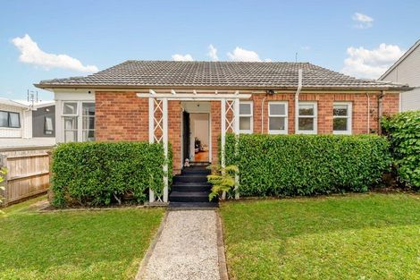 Photo of property in 15 Range View Road, Mount Albert, Auckland, 1025