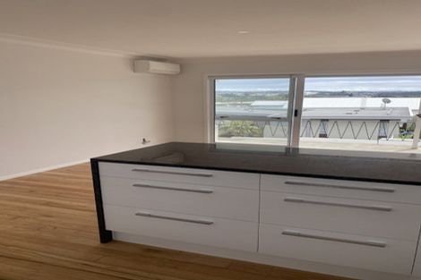 Photo of property in 2/17 Walter Street, Hauraki, Auckland, 0622