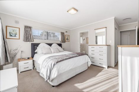 Photo of property in 72 Marina View Drive, West Harbour, Auckland, 0618