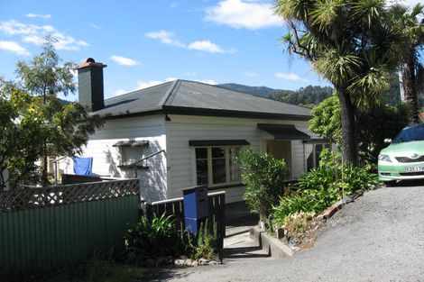 Photo of property in 27 Wellington Street, Nelson South, Nelson, 7010