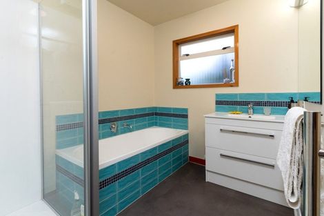 Photo of property in 63 Cannon Hill Crescent, Mount Pleasant, Christchurch, 8081