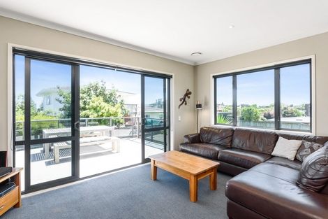 Photo of property in 15 Metzenthin Close, Raumati South, Paraparaumu, 5032