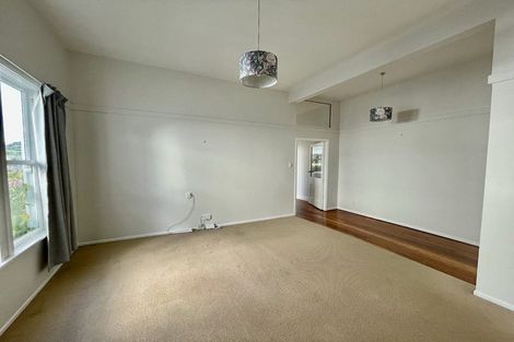 Photo of property in 16 Woburn Road, Northland, Wellington, 6012