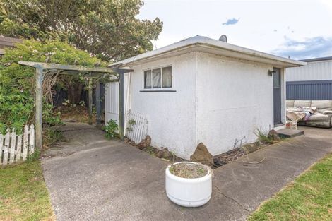 Photo of property in 10 Leamington Street, Castlecliff, Whanganui, 4501
