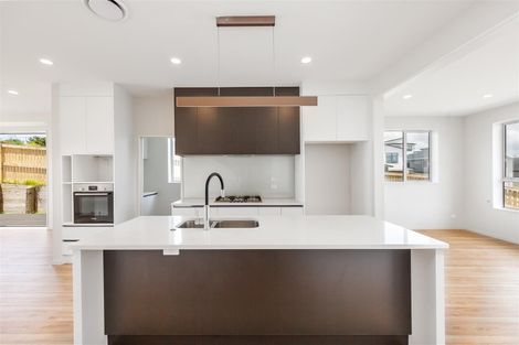 Photo of property in 9 Sunnyheights Road, Orewa, 0931