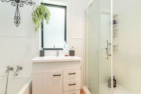 Photo of property in 622 Mountain Road, Lepperton, New Plymouth, 4373