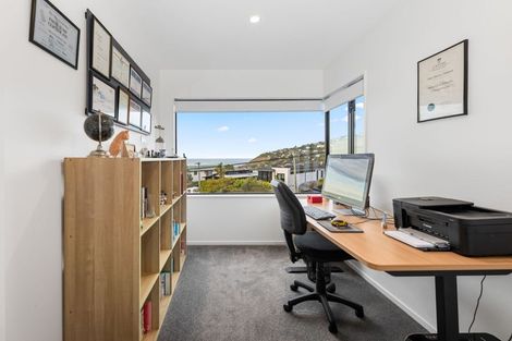Photo of property in 2/60 Moncks Spur Road, Redcliffs, Christchurch, 8081