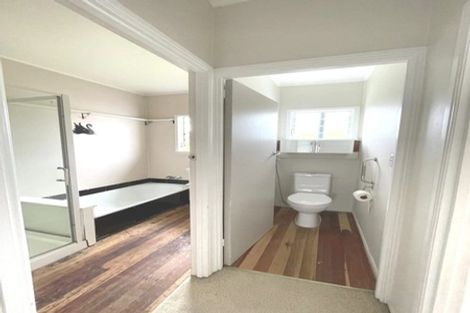 Photo of property in 64 Sylvan Crescent, Te Atatu South, Auckland, 0610