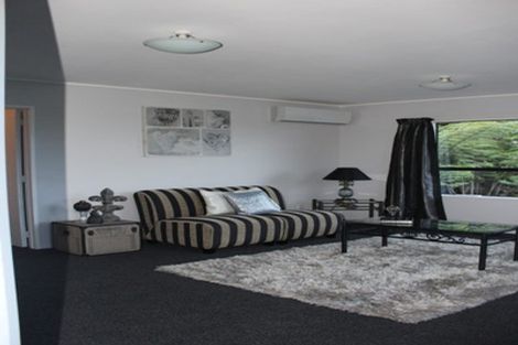 Photo of property in 1/17 Kupari Place, Totara Vale, Auckland, 0629