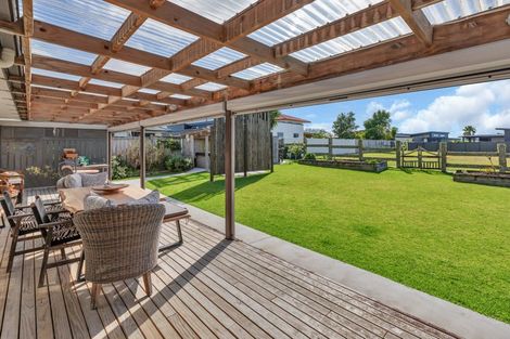 Photo of property in 9 Paradise Point Place, One Tree Point, 0118