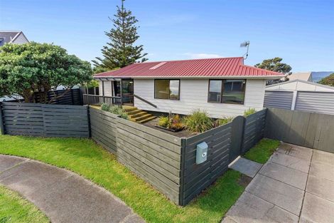 Photo of property in 9a Scott Avenue, Otaki Beach, Otaki, 5512