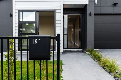 Photo of property in 18 Cara Avenue, Kumeu, 0810