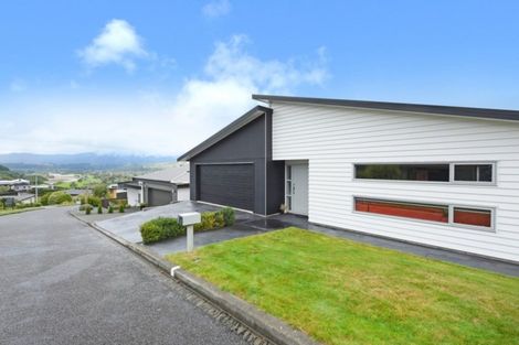 Photo of property in 21 Cosgrove Rise, Riverstone Terraces, Upper Hutt, 5018