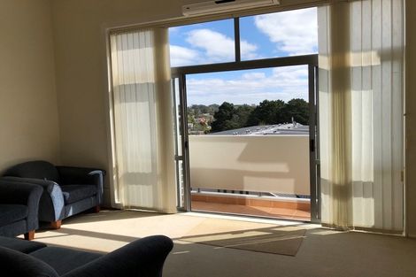 Photo of property in 3f/30 Westward Ho, Glen Eden, Auckland, 0602