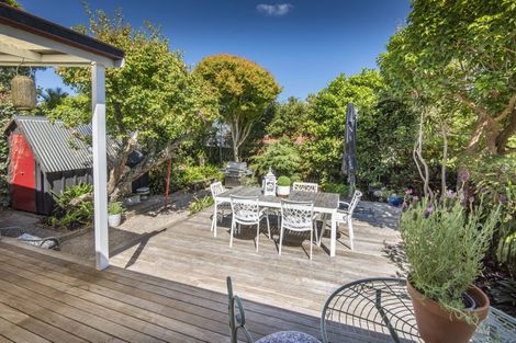 Photo of property in 37 Kiwi Road, Stanley Point, Auckland, 0624
