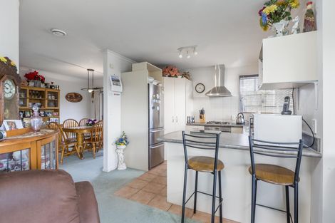 Photo of property in 69 Lothian Brae, Wattle Downs, Auckland, 2103