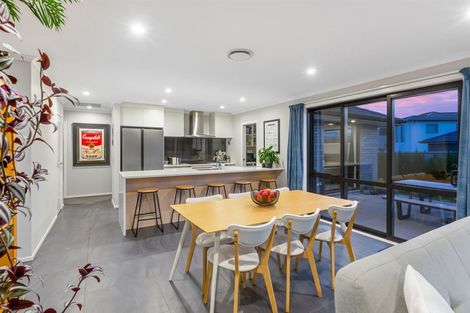 Photo of property in 25 Queen Charlotte Drive, Aotea, Porirua, 5024