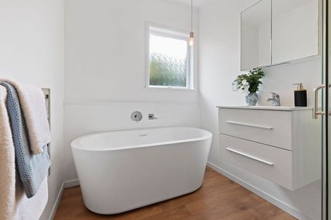 Photo of property in 26 Beechdale Crescent, Pakuranga Heights, Auckland, 2010