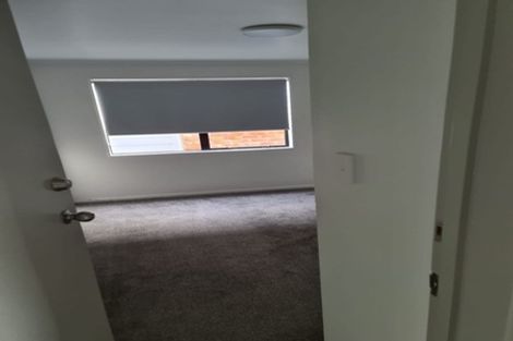 Photo of property in 2/523 Glenfield Road, Glenfield, Auckland, 0629