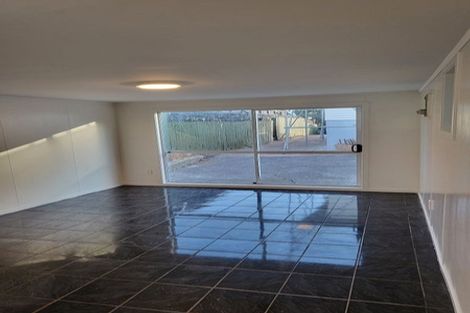 Photo of property in 4 Beazley Place, Glendene, Auckland, 0602