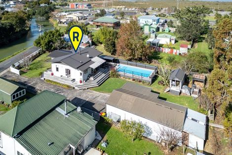Photo of property in 135 Hauraki Road, Coromandel, 3506