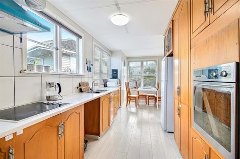 Photo of property in 7 Kaweka Street, New Lynn, Auckland, 0600