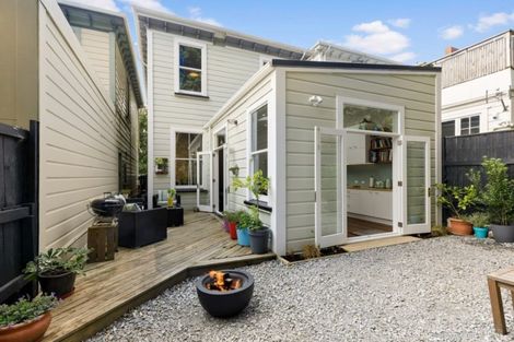 Photo of property in 6 Russell Terrace, Newtown, Wellington, 6021