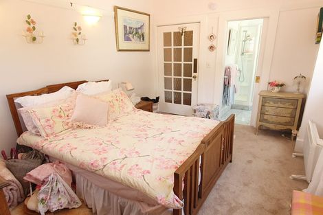 Photo of property in Inverleith House, 306 Oriental Parade, Oriental Bay, Wellington, 6011